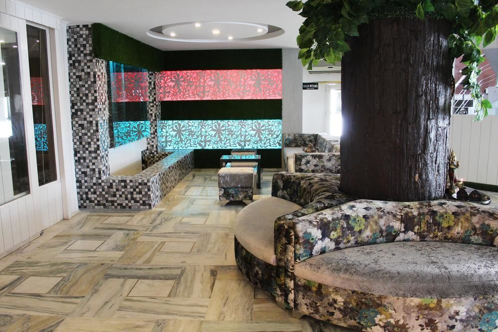 Oyo 1822 Hotel Ambassador 데라둔 외부 사진