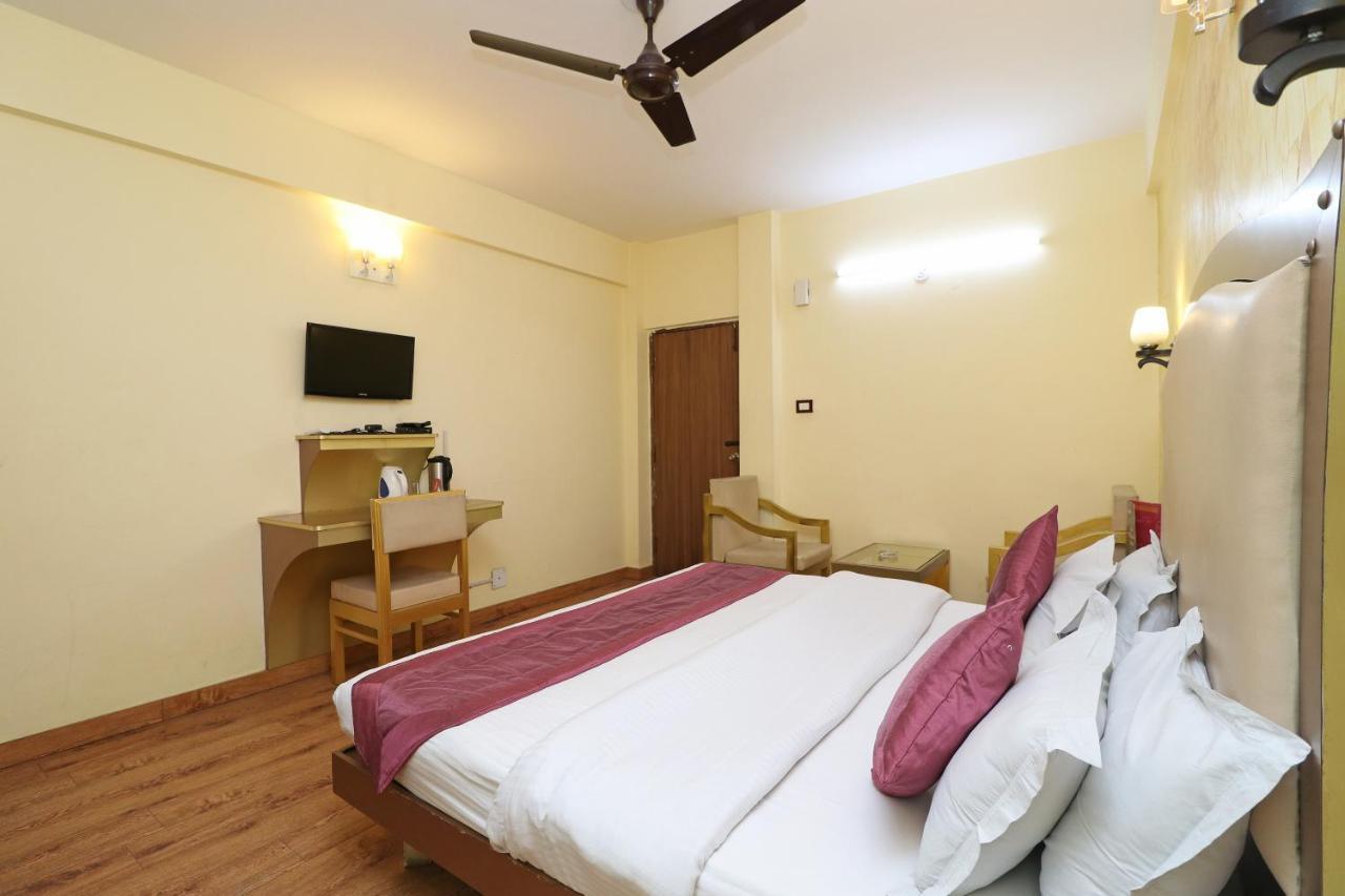 Oyo 1822 Hotel Ambassador 데라둔 외부 사진