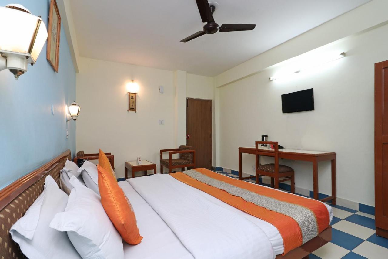 Oyo 1822 Hotel Ambassador 데라둔 외부 사진
