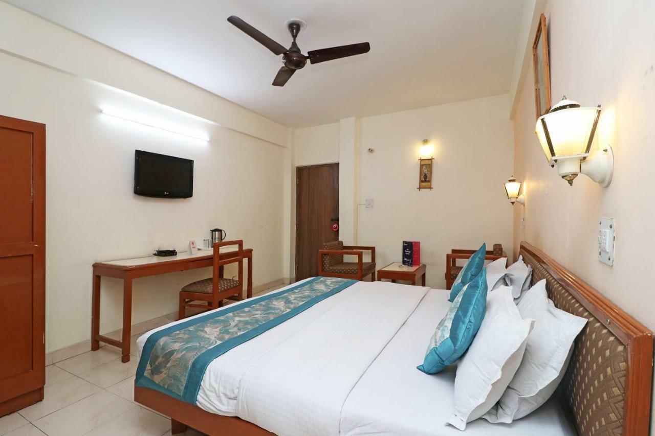 Oyo 1822 Hotel Ambassador 데라둔 외부 사진