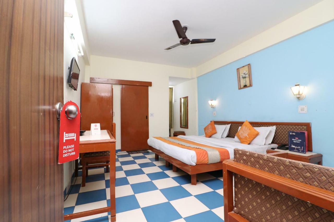 Oyo 1822 Hotel Ambassador 데라둔 외부 사진