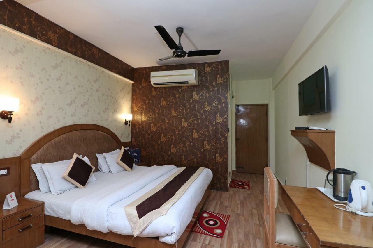 Oyo 1822 Hotel Ambassador 데라둔 외부 사진