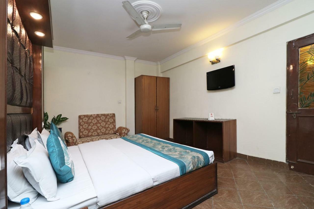 Oyo 1822 Hotel Ambassador 데라둔 외부 사진