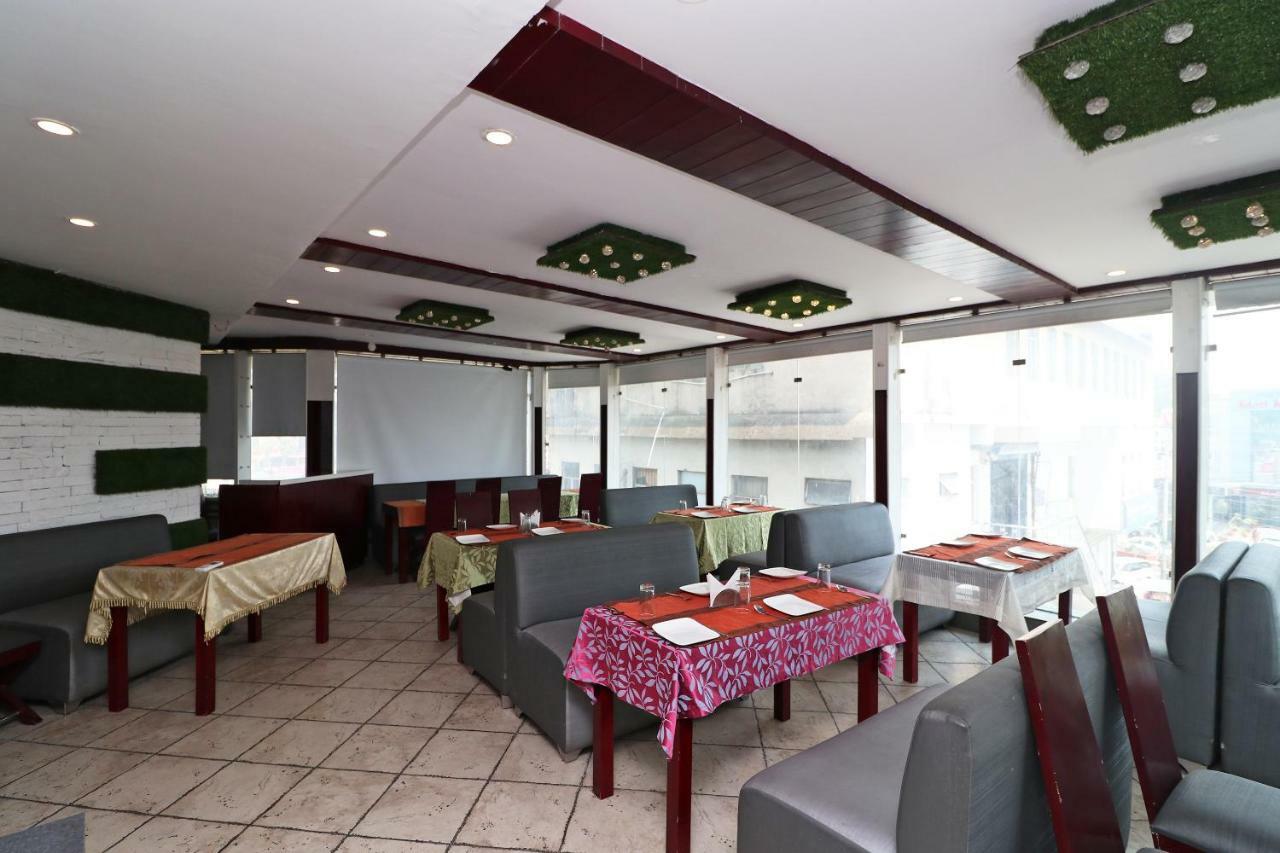 Oyo 1822 Hotel Ambassador 데라둔 외부 사진